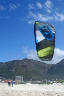 flying-kite-muizenberg