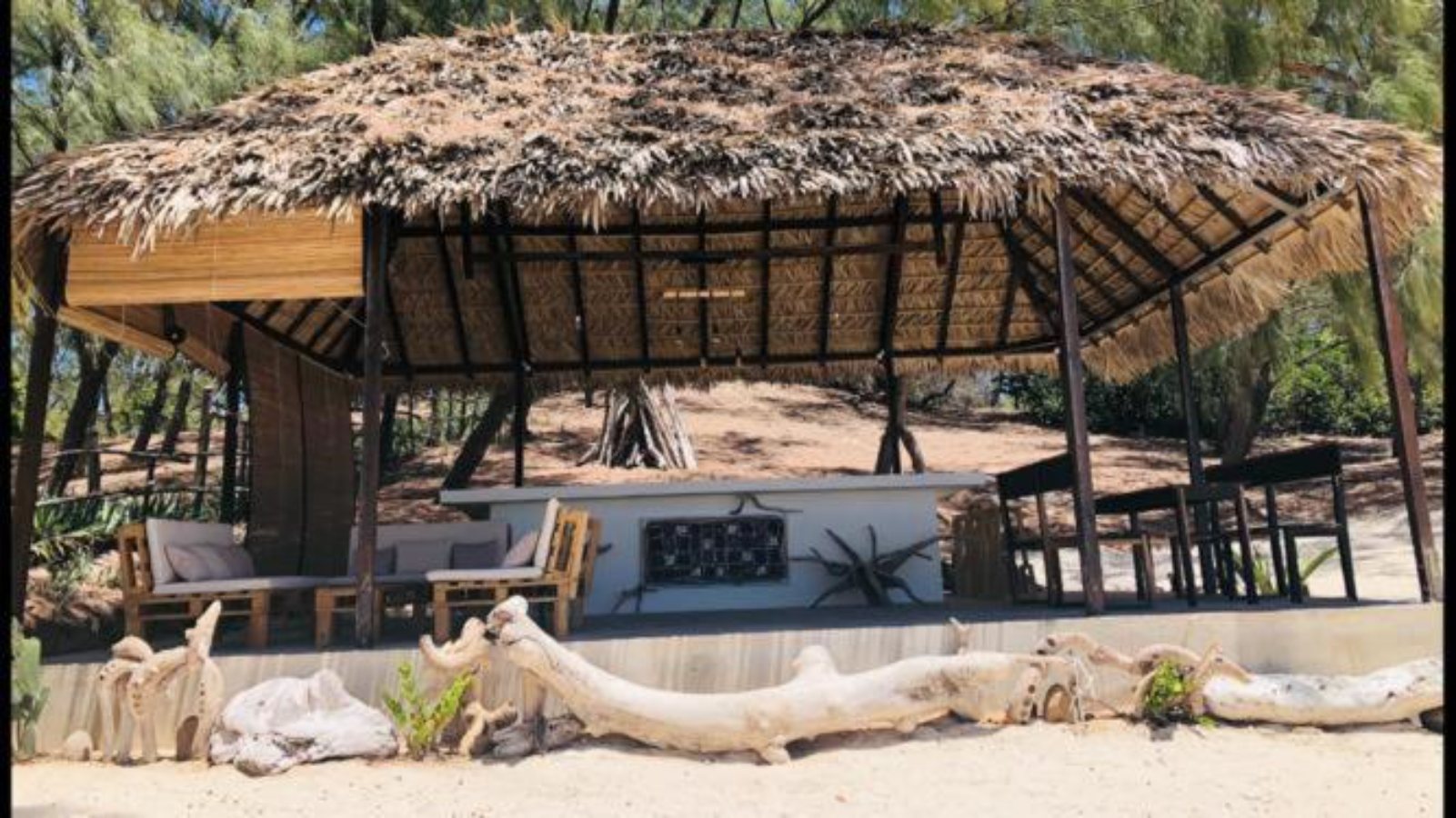 Sakalava Beach Kitesurf Lodge, Sakalava Bay And Emerald Sea - kitesurf holidays